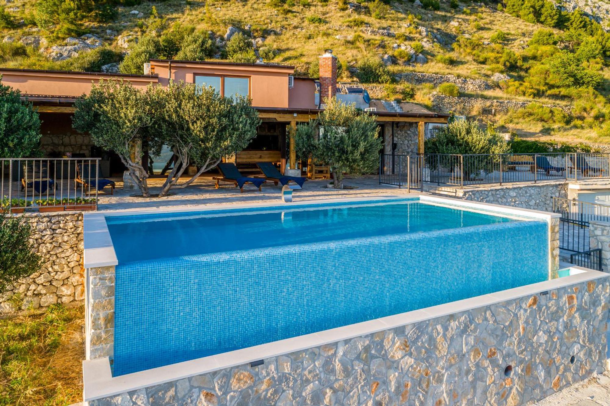 Villa Secluded Paradise オミシュ エクステリア 写真